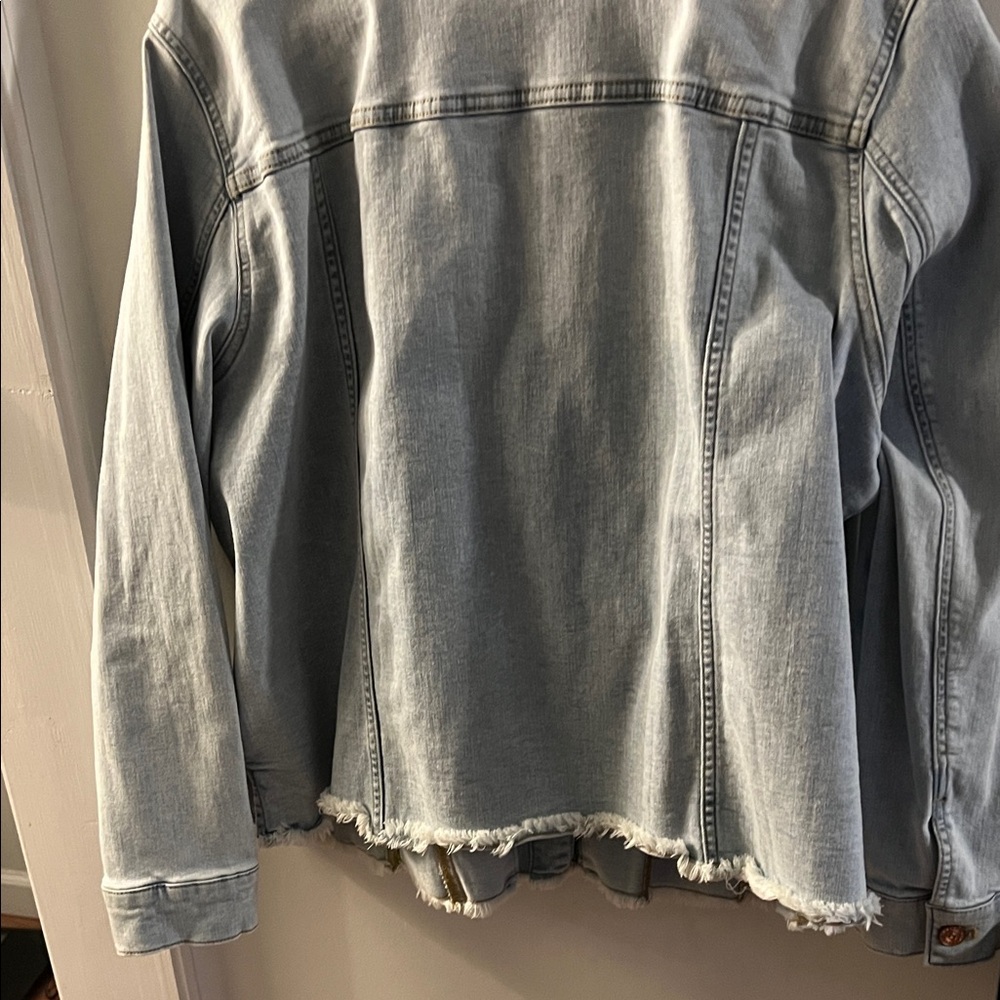 Women's Light Wash Jean Jacket with Frayed Hem - Picture 6 of 7